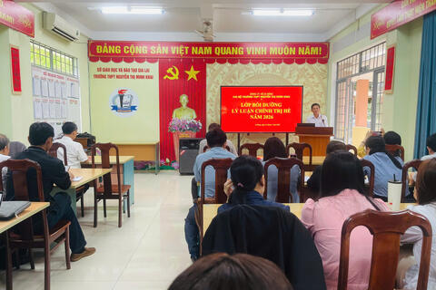 Trường THPT Nguyễn Thị Minh Khai tổ chức bồi dưỡng chính trị hè năm 2026 cho đội ngũ cán bộ, giáo viên, nhân viên
