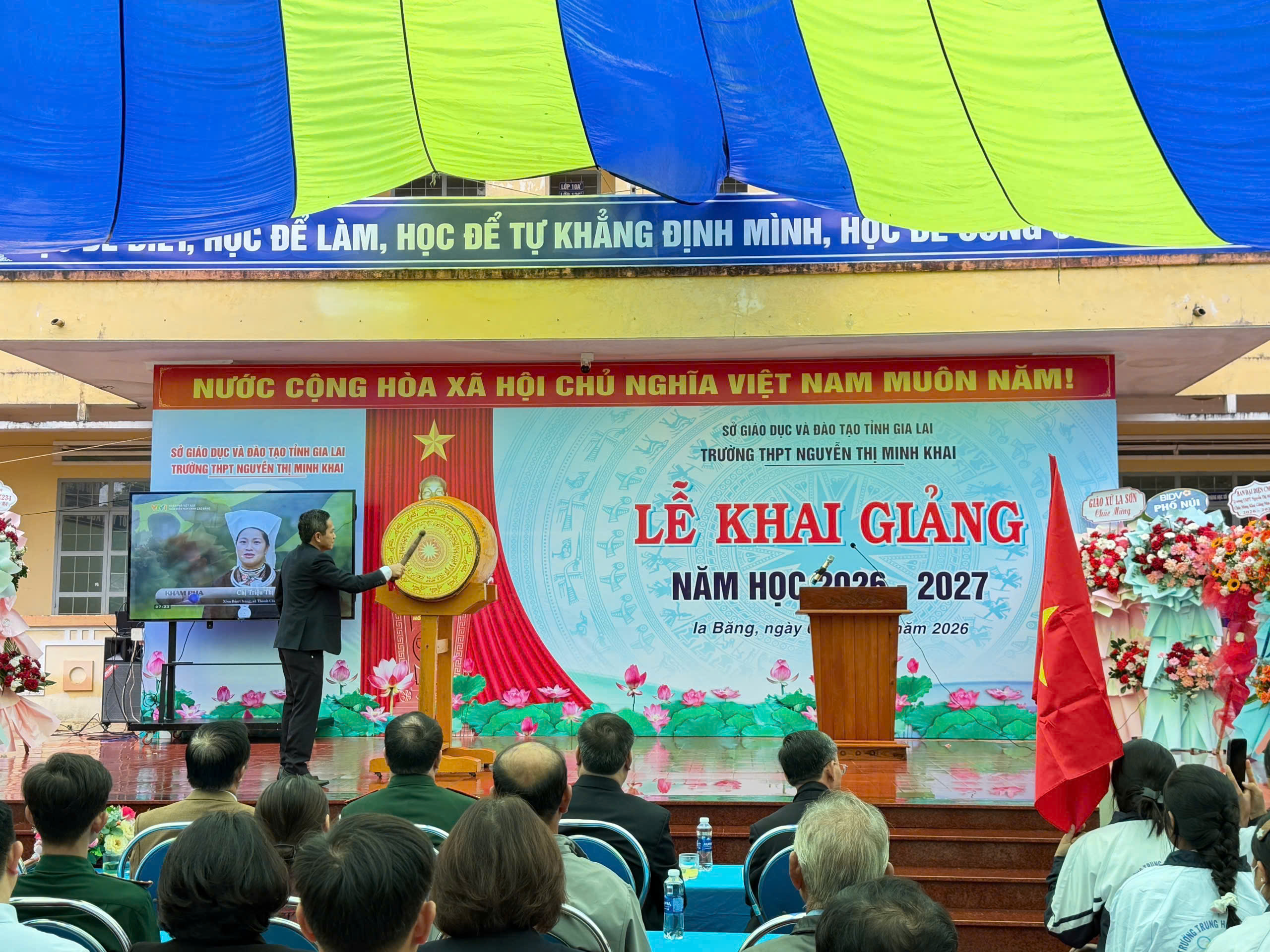 TRƯỜNG THPT NGUYỄN THỊ MINH KHAI LONG TRỌNG TỔ CHỨC LỄ KHAI GIẢNG NĂM HỌC 2026–2027