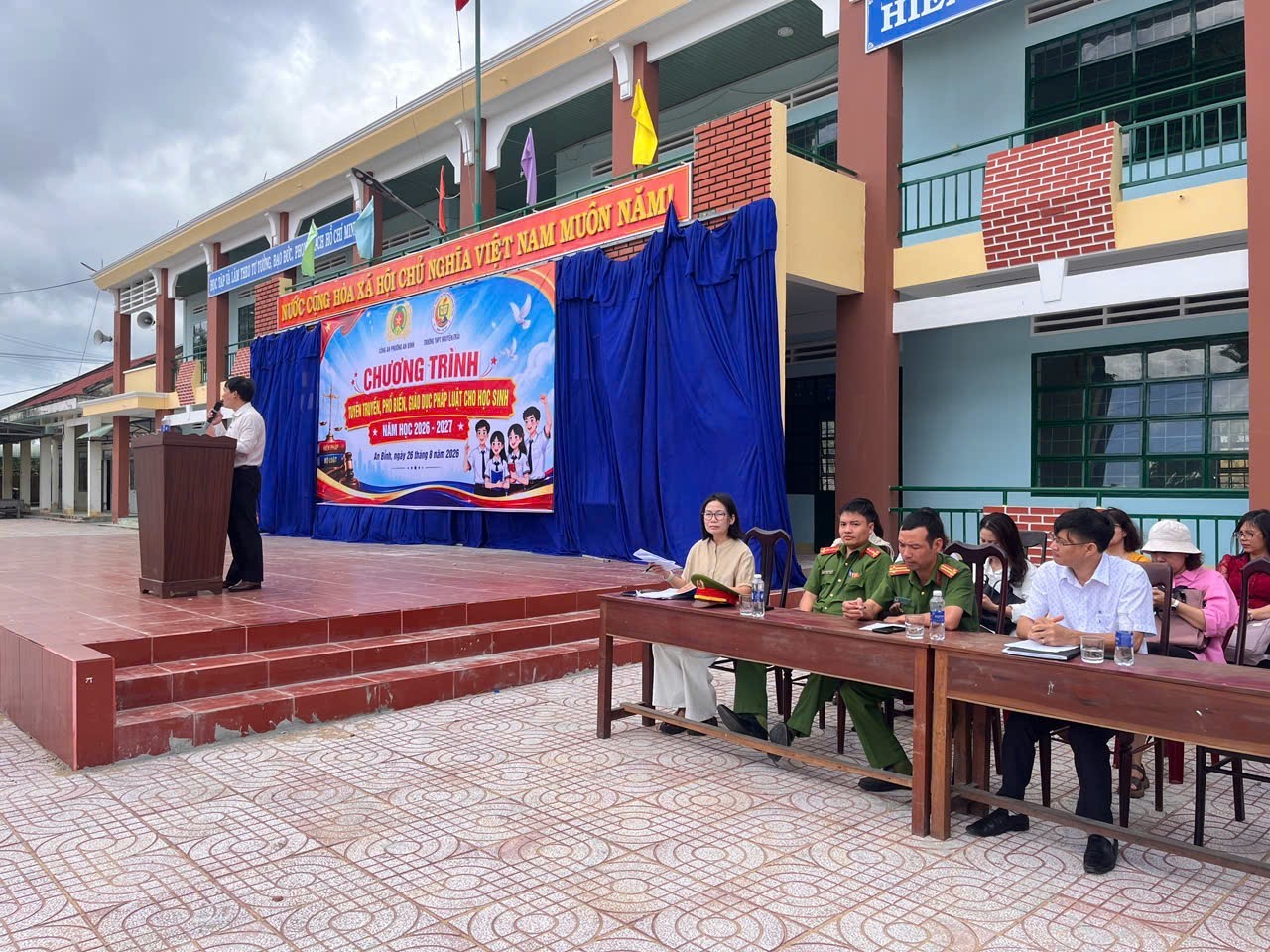 TRƯỜNG THPT NGUYỄN TRÃI RỘN RÀNG KHÔNG KHÍ TỰU TRƯỜNG NĂM HỌC MỚI 2026 – 2027:  SẠCH ĐẸP KHÔNG GIAN, VỮNG VÀNG NHẬN THỨC