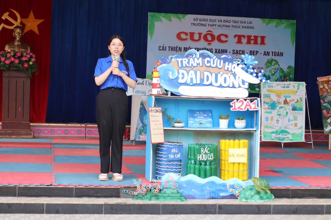 HỌC SINH TRƯỜNG THPT HUỲNH THÚC KHÁNG SÁNG TẠO  VÌ MÔI TRƯỜNG XANH