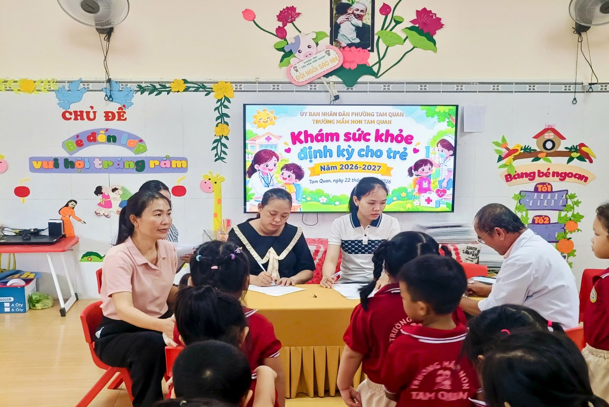 TRƯỜNG MẦM NON TAM QUAN TỔ CHỨC KHÁM SỨC KHOẺ ĐỊNH KỲ CHO TRẺ