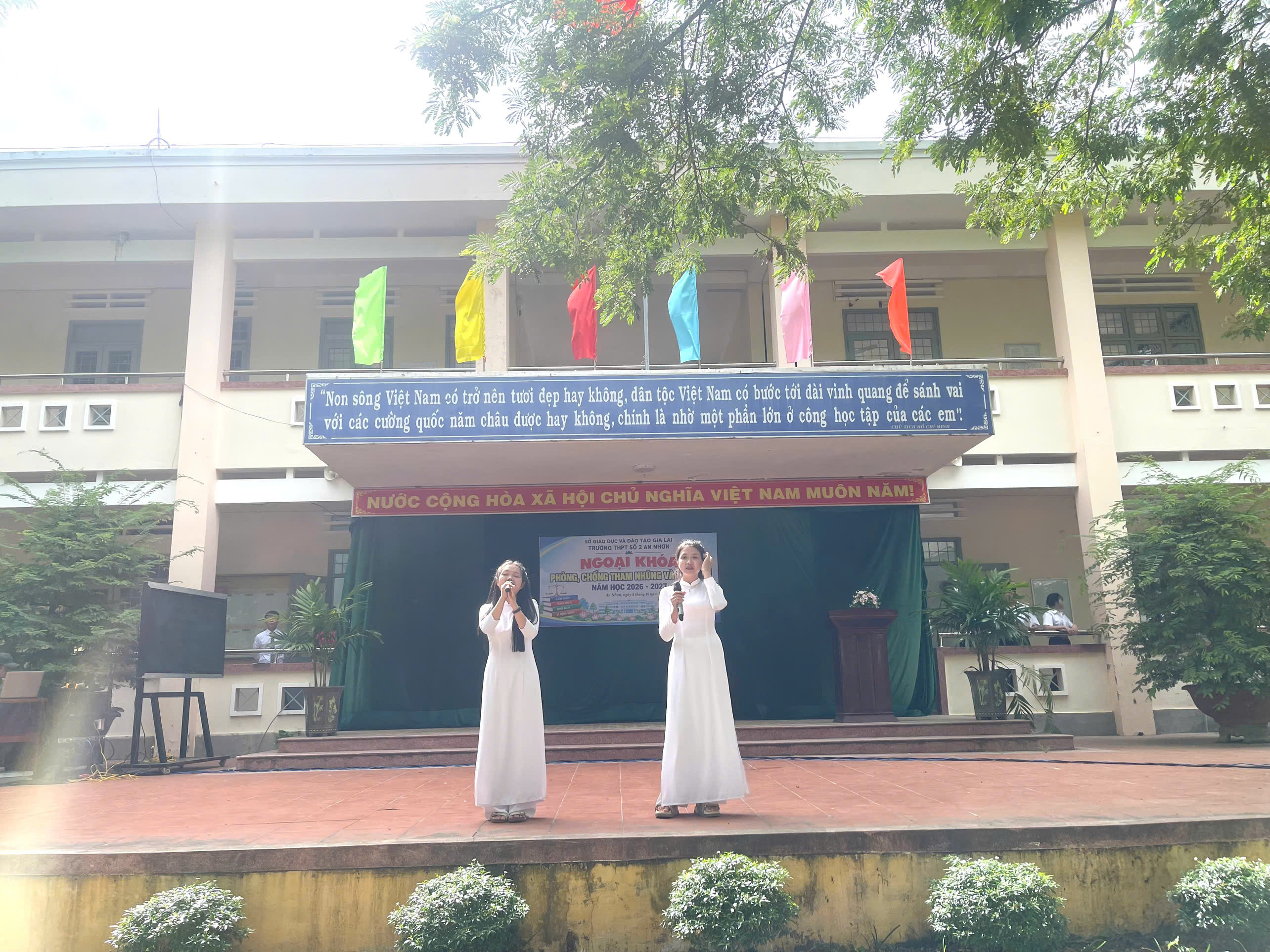 TRƯỜNG THPT SỐ 2 AN NHƠN: TỔ CHỨC HOẠT ĐỘNG NGOẠI KHÓA TÌM HIỂU PHÁP LUẬT VỀ PHÒNG, CHỐNG THAM NHŨNG VÀ LÃNG PHÍ NĂM HỌC 2026 - 2027
