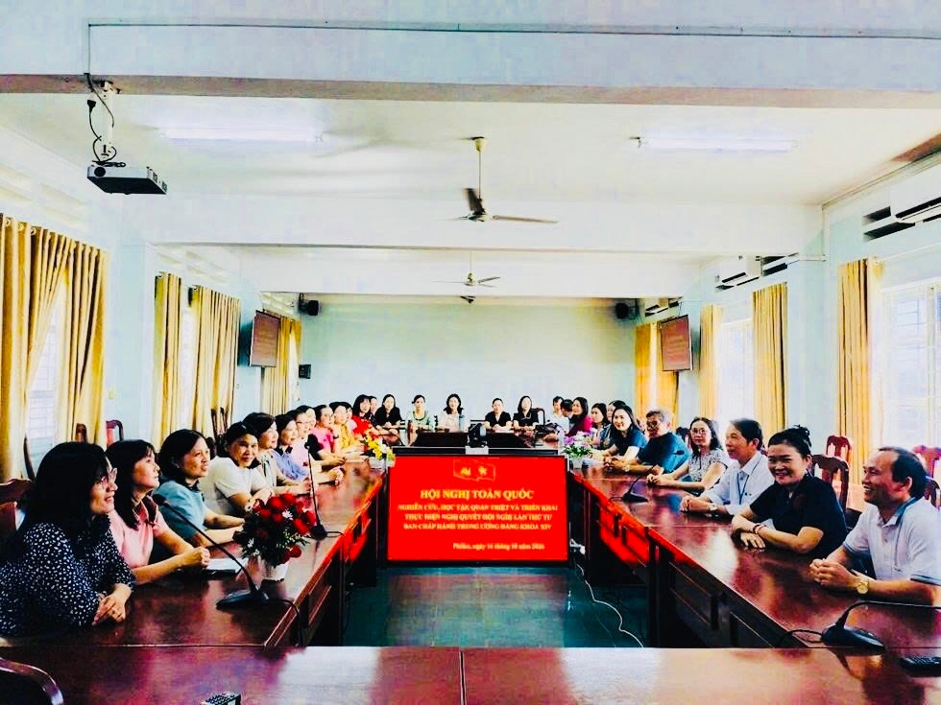 CHI BỘ TRƯỜNG THPT LÊ LỢI TỔ CHỨC NGHIÊN CỨU, HỌC TẬP, QUÁN TRIỆT VÀ TRIỂN KHAI THỰC HIỆN NGHỊ QUYẾT HỘI NGHỊ LẦN THỨ TƯ BAN CHẤP HÀNH TRUNG ƯƠNG ĐẢNG KHÓA XIV