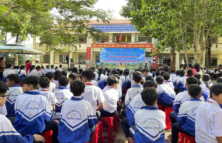Bộ GDĐT truyền thông nâng cao nhận thức về giáo dục hòa nhập tại Gia Lai